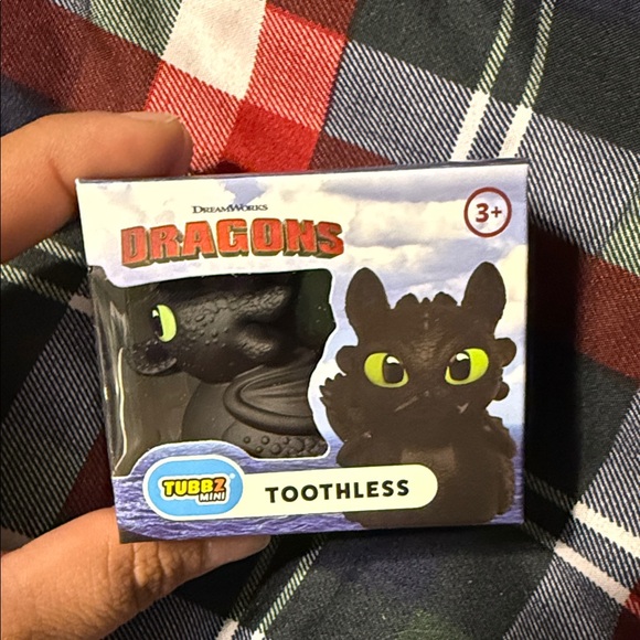 Dreamworks Other - DreamWorks Dragons Toothless Black and Green Figure